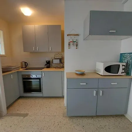 Confortable 4 Pers, Terrasse, 500m Plage, Sans Tv, Cuisine Equipee - Fr-1-326-733 *