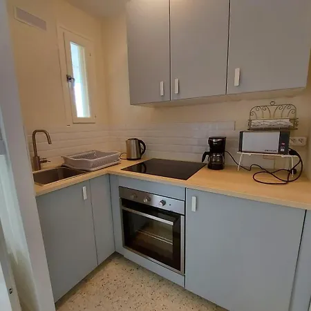 Confortable 4 Pers, Terrasse, 500m Plage, Sans Tv, Cuisine Equipee - Fr-1-326-733