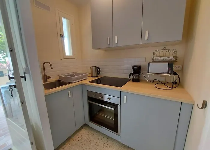 Confortable 4 Pers, Terrasse, 500m Plage, Sans Tv, Cuisine Equipee - Fr-1-326-733